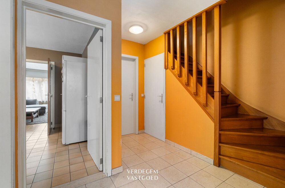 centraal-gelegen-opbrengsteigendom-met-gelijkvloerse-handel-kantoor-en-duplexappartement014.jpg