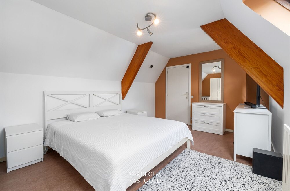 centraal-gelegen-opbrengsteigendom-met-gelijkvloerse-handel-kantoor-en-duplexappartement015.jpg