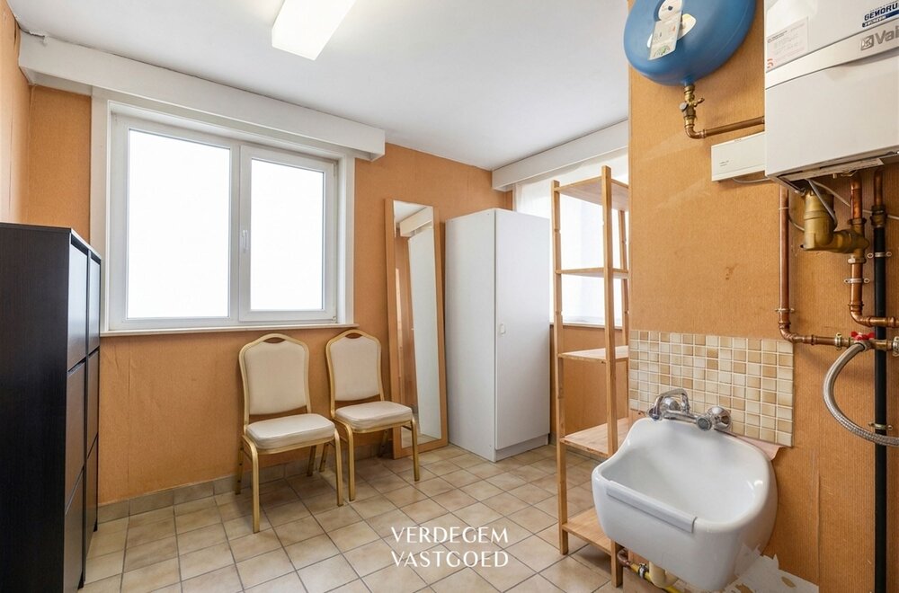 centraal-gelegen-opbrengsteigendom-met-gelijkvloerse-handel-kantoor-en-duplexappartement019.jpg