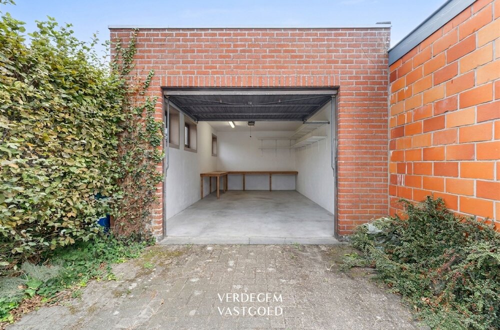 centraal-gelegen-opbrengsteigendom-met-gelijkvloerse-handel-kantoor-en-duplexappartement021.jpg