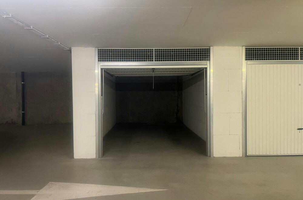 ruime-garagebox-te-koop-onder-het-marktplein-te-centrum-003.jpg