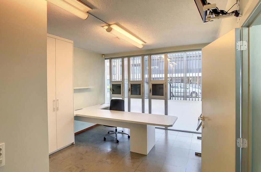 kantoor-met-loft-en-ruime-parking-te-koop-in-roeselare004.jpg
