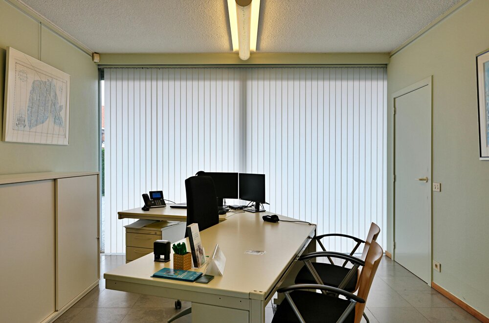 kantoor-met-loft-en-ruime-parking-te-koop-in-roeselare007.jpg