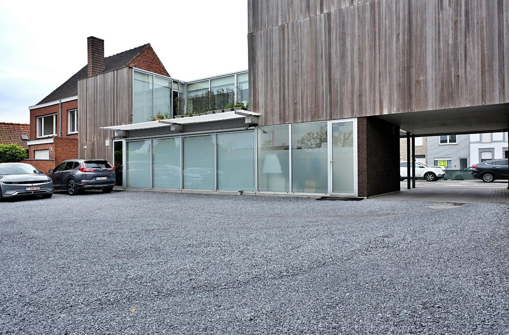 kantoor-met-loft-en-ruime-parking-te-koop-in-roeselare011.jpg