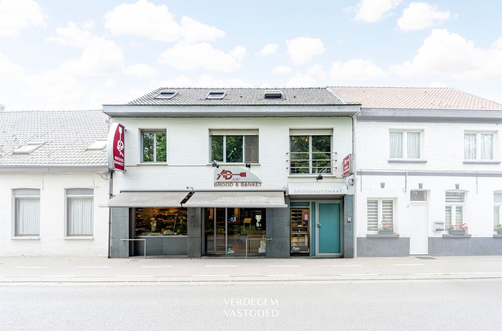 handelsruimte-met-woonst-in-het-warm-hart-van-wippelgem001.jpg