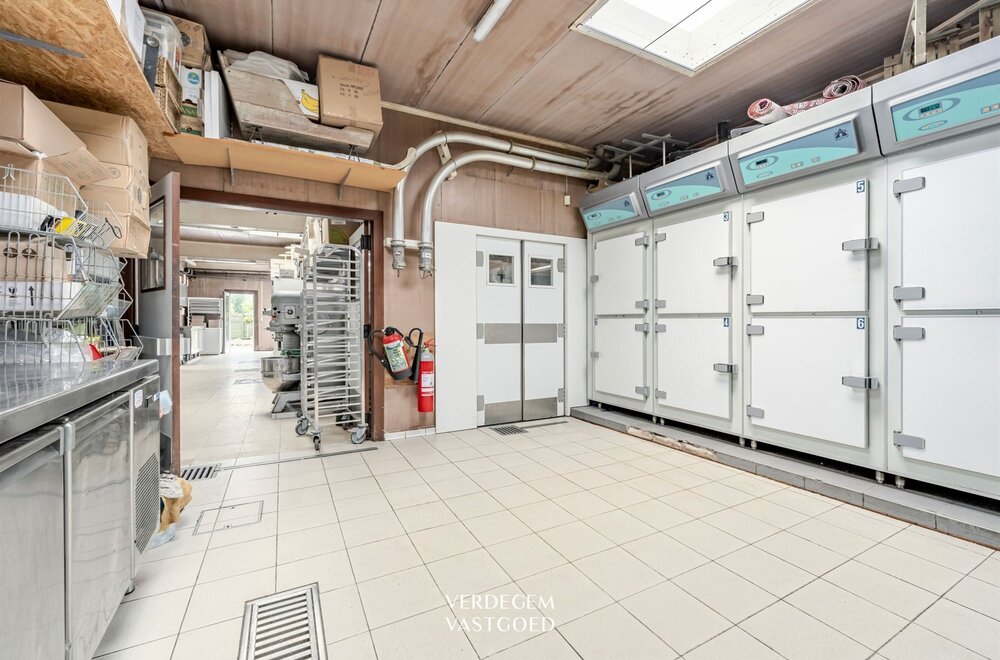 handelsruimte-met-woonst-in-het-warm-hart-van-wippelgem005.jpg
