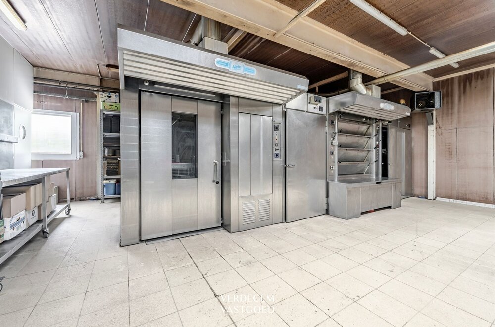 handelsruimte-met-woonst-in-het-warm-hart-van-wippelgem008.jpg