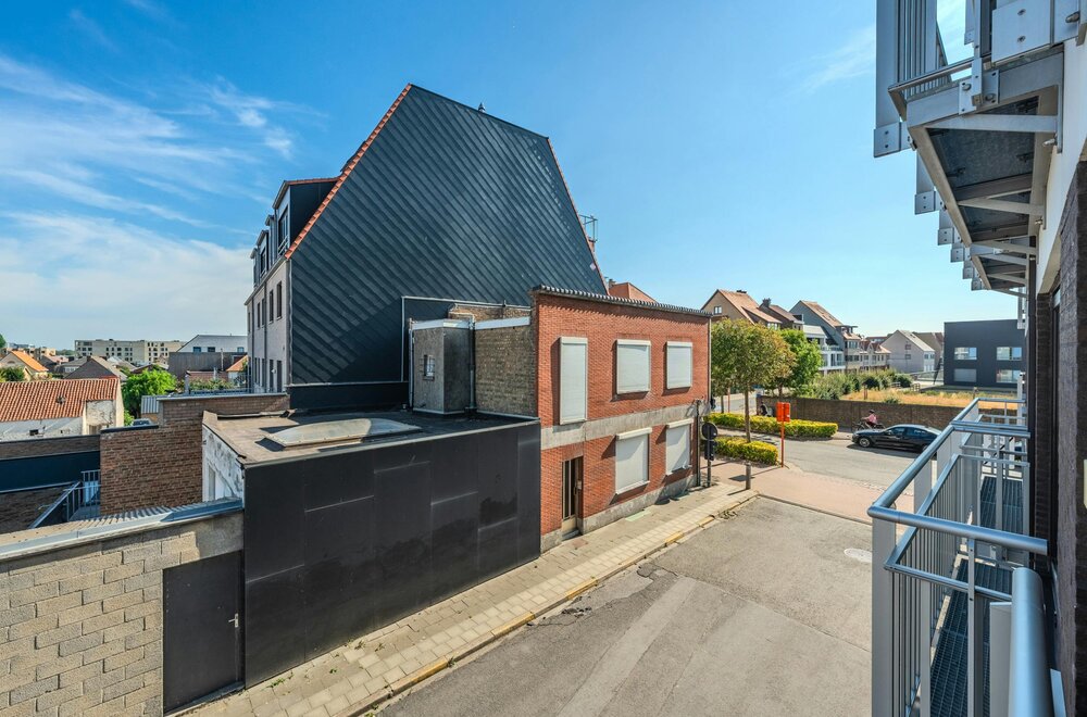 ruime-studio-met-aparte-slaapruimte-vlak-aan-de-zeedijk-009.jpg