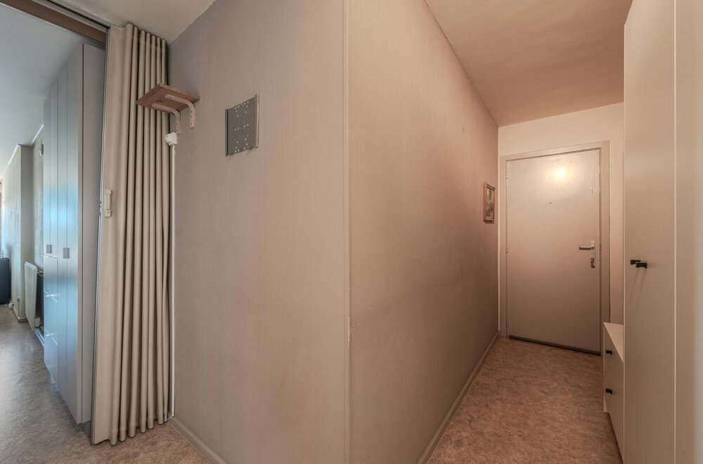 ruime-studio-met-aparte-slaapruimte-vlak-aan-de-zeedijk-012.jpg