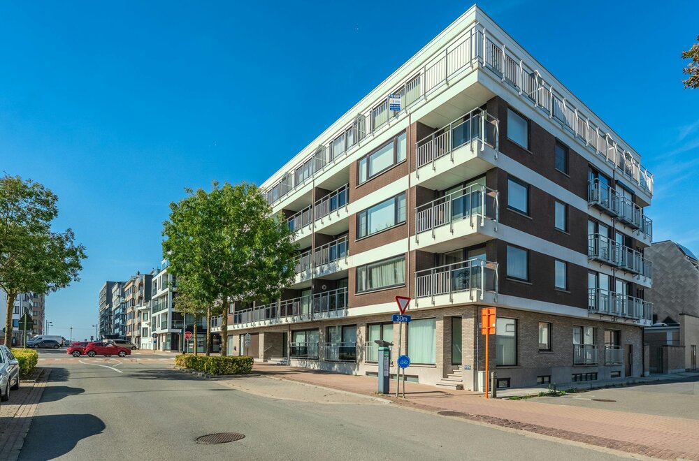 ruime-studio-met-aparte-slaapruimte-vlak-aan-de-zeedijk-013.jpg