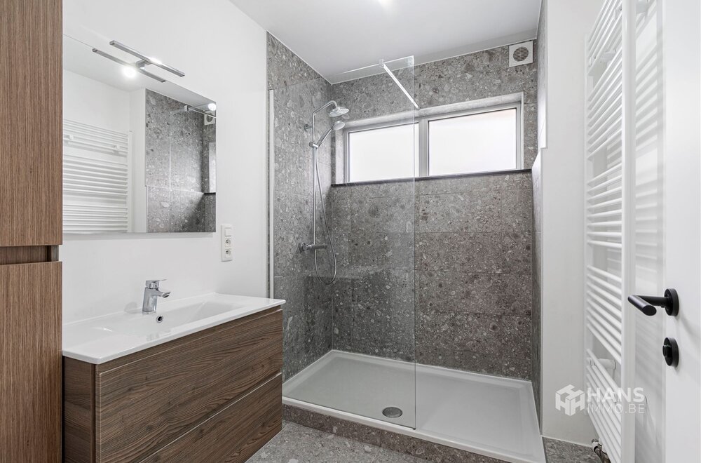 gerenoveerd-appartement-73m-met-2-slaapkamers-garage-en-tuin-in-boechout012.jpg