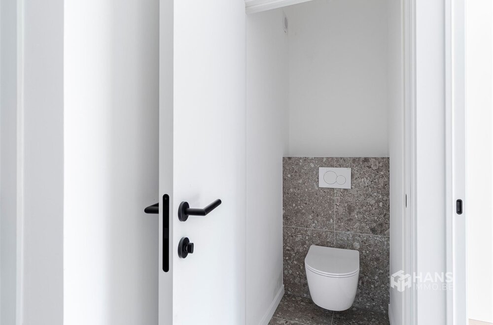 gerenoveerd-appartement-73m-met-2-slaapkamers-garage-en-tuin-in-boechout013.jpg