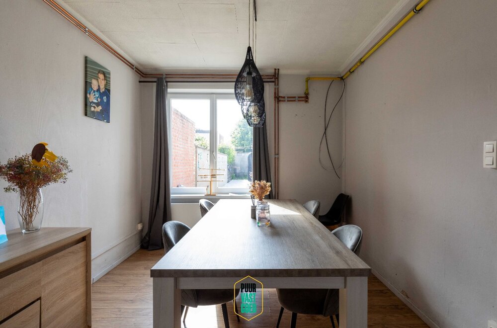 charmante-gezinswoning-met-4-slaapkamers-op-een-uitstekende-ligging-in-sint-andries-004.jpg