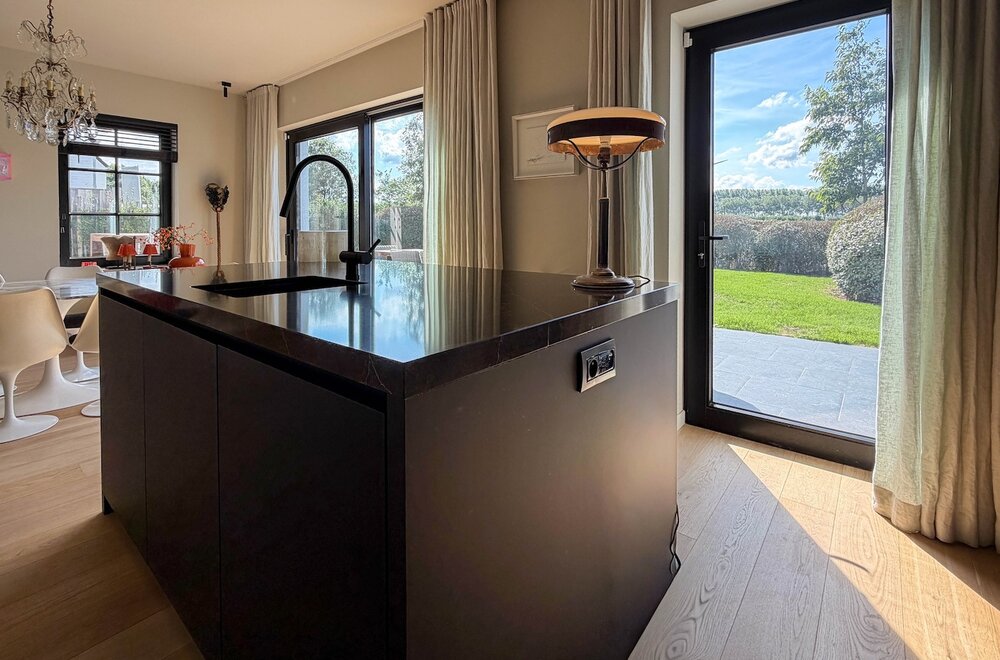 high-end-wonen-in-deze-energiezuinige-driegevelvilla-met-zuidwesttuin011.jpg