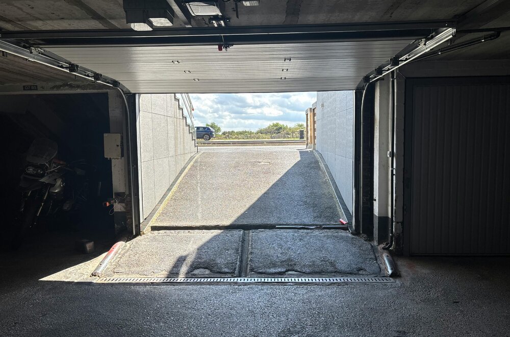goed-gelegen-garagebox-te-koop-onder-zeedijk-middelkerke-006.jpg