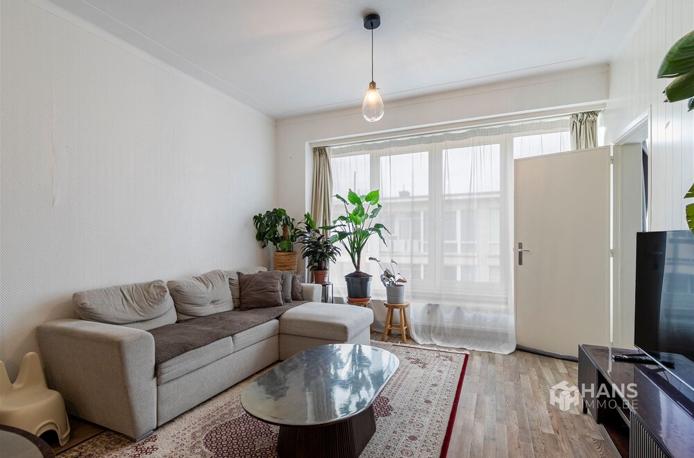 instapklaar-appartement-76-m-met-2-slaapkamers-en-terras-2-m-in-antwerpen-2020-002.jpg