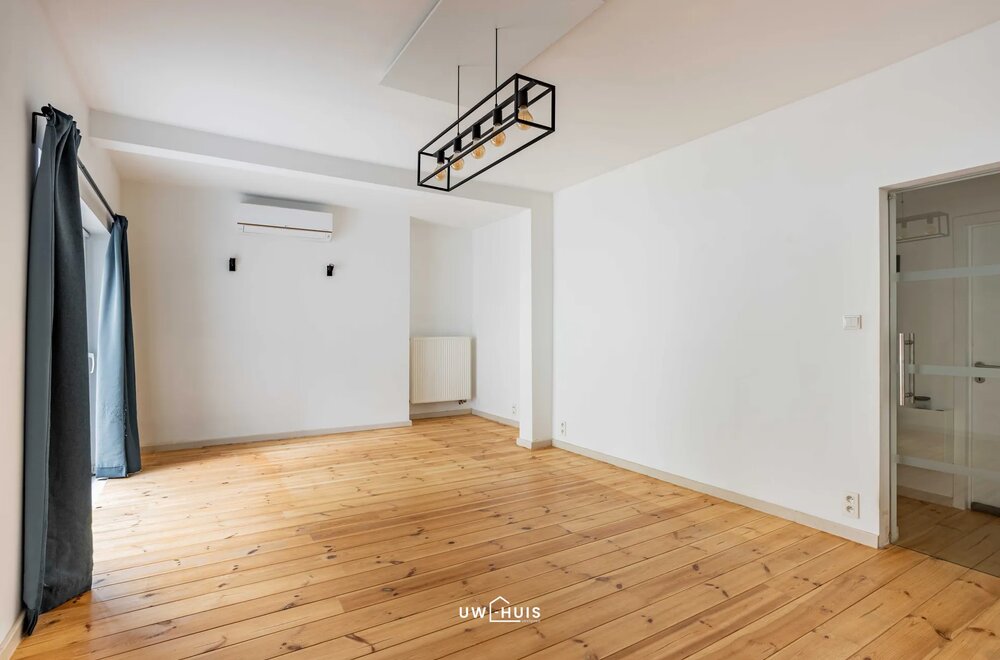 lichtrijk-appartement-met-2-slaapkamers-ruime-tuin-en-garage-in-burcht004.jpg