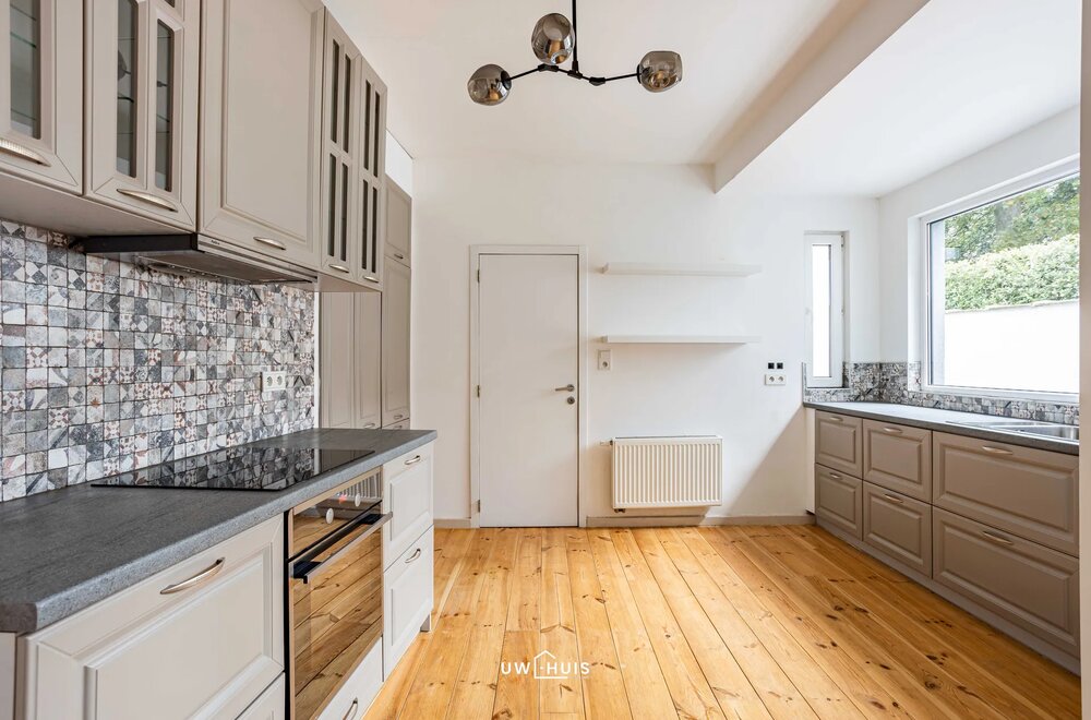 lichtrijk-appartement-met-2-slaapkamers-ruime-tuin-en-garage-in-burcht007.jpg