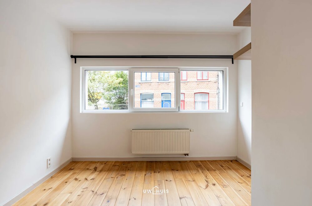 lichtrijk-appartement-met-2-slaapkamers-ruime-tuin-en-garage-in-burcht011.jpg