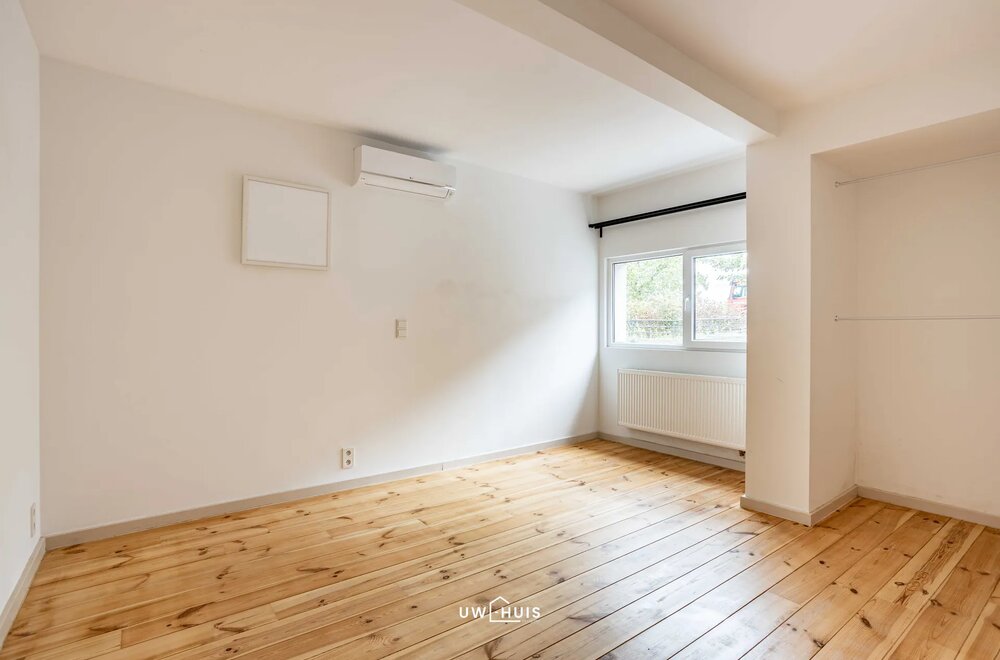 lichtrijk-appartement-met-2-slaapkamers-ruime-tuin-en-garage-in-burcht012.jpg