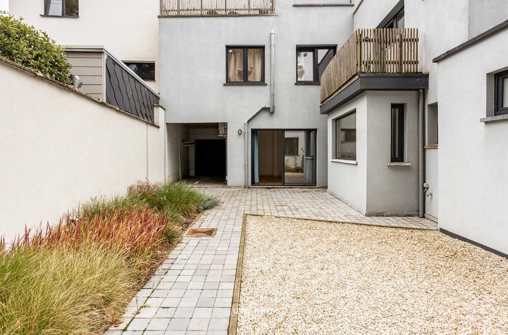 lichtrijk-appartement-met-2-slaapkamers-ruime-tuin-en-garage-in-burcht014.jpg