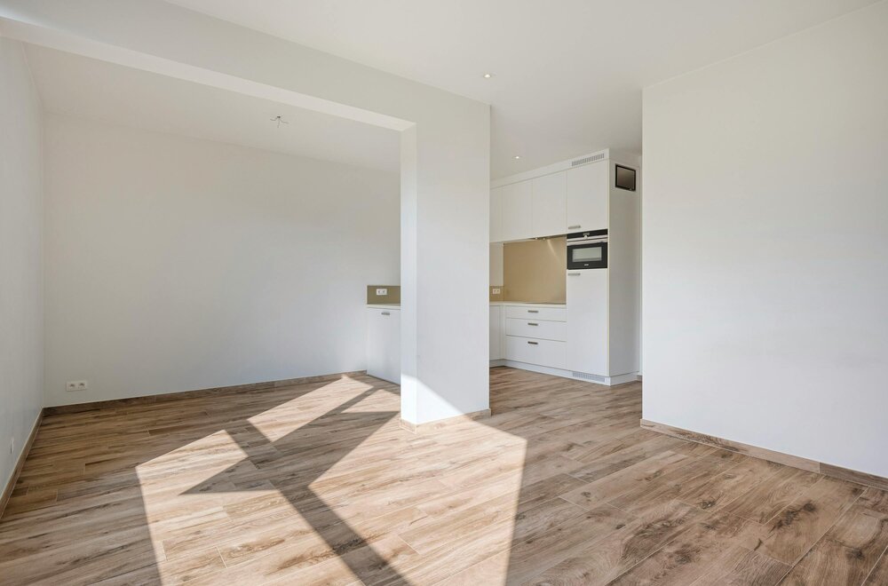 appartement-met-twee-slaapkamers-en-terras-in-antwerpen-te-koop-002.jpg