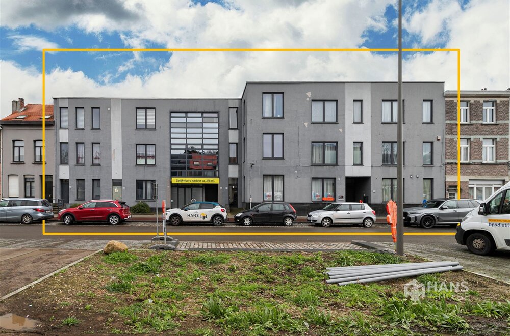 uitzonderlijk-ruim-polyvalent-kantoorgebouw-van-ca-2-600-m-op-topligging-in-deurne001.jpg