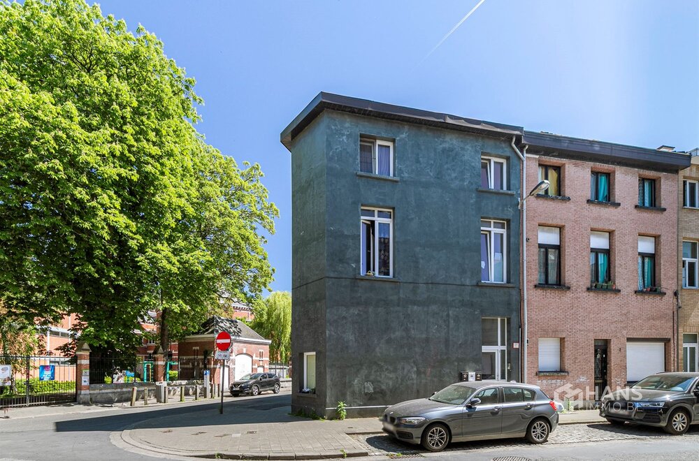opbrengsteigendom-woning-120-m-bestaande-uit-3-units-in-antwerpen-2060-002.jpg