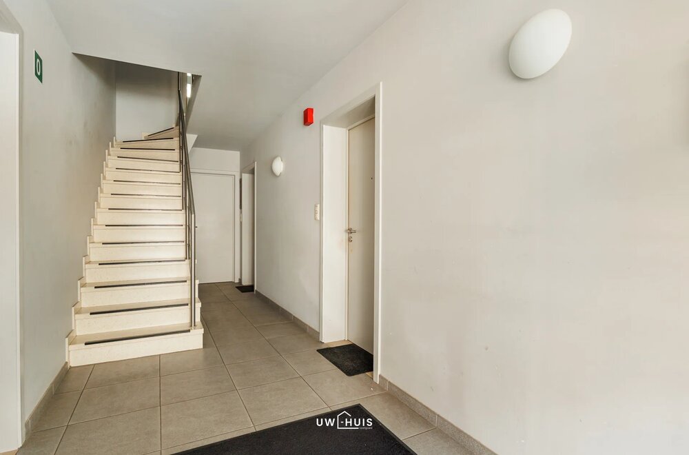 ruim-en-instapklaar-3-slaapkamer-appartement-met-garage-in-hamme015.jpg