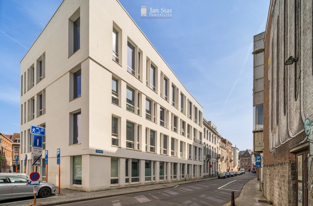 centraal-gelegen-en-moderne-studentenkamer-met-eigen-sanitair-en-een-slaapverdiep-001.jpg
