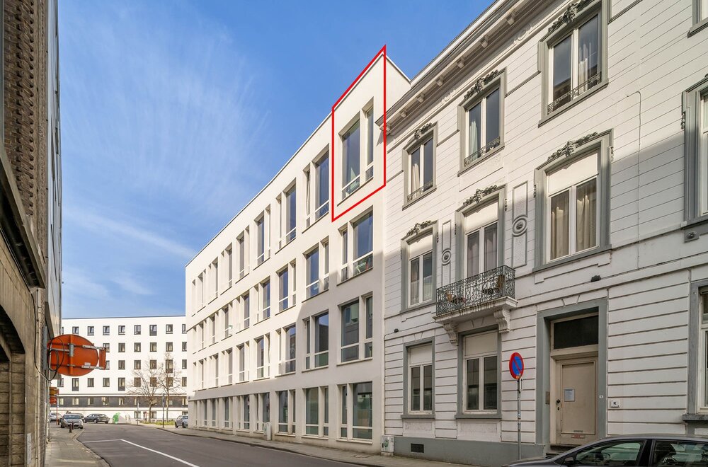centraal-gelegen-en-moderne-studentenkamer-met-eigen-sanitair-en-een-slaapverdiep-002.jpg