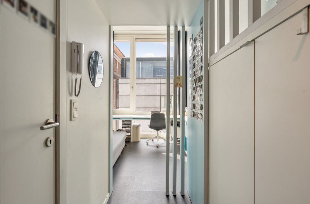 centraal-gelegen-en-moderne-studentenkamer-met-eigen-sanitair-en-een-slaapverdiep-003.jpg