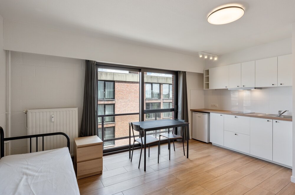 gerenoveerde-gemeubelde-en-energiezuinige-b-label-studio-met-een-balkon-te-centrum-leuven-onmiddellijk-beschikbaar-002.jpg