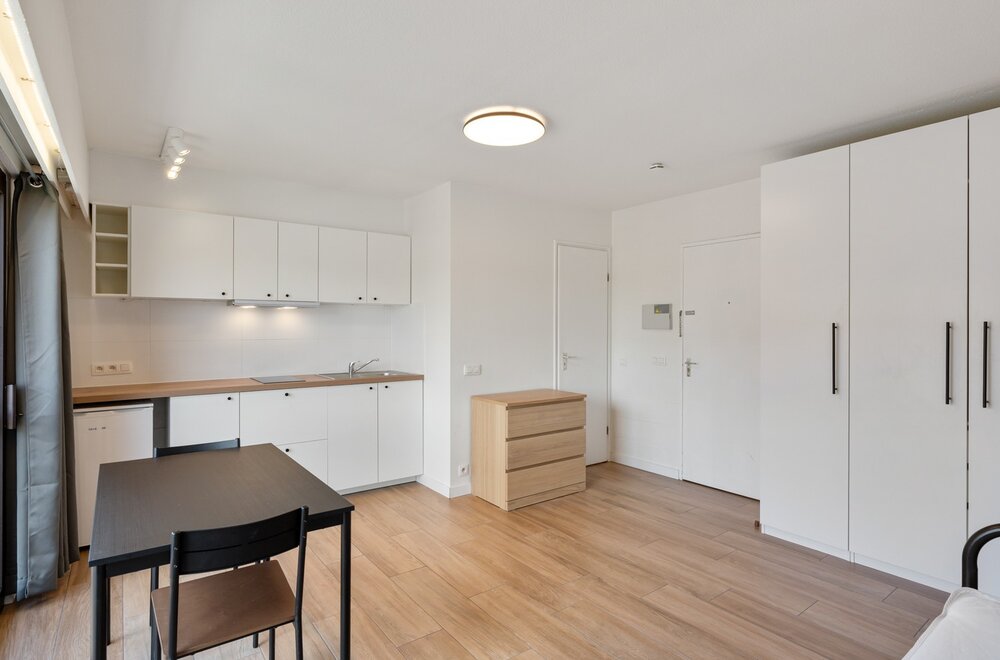 gerenoveerde-gemeubelde-en-energiezuinige-b-label-studio-met-een-balkon-te-centrum-leuven-onmiddellijk-beschikbaar-003.jpg