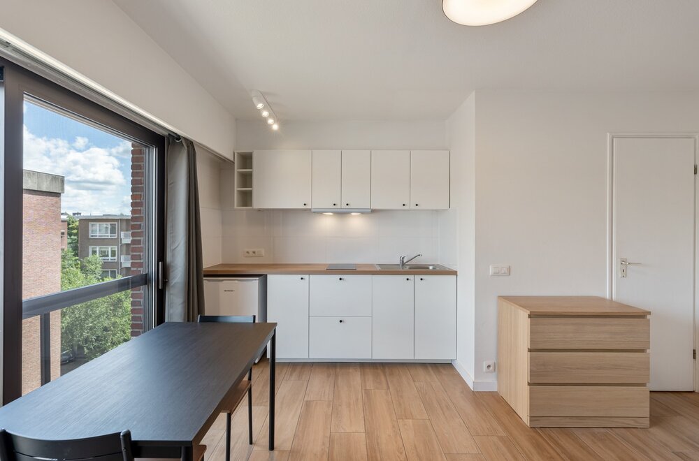 gerenoveerde-gemeubelde-en-energiezuinige-b-label-studio-met-een-balkon-te-centrum-leuven-onmiddellijk-beschikbaar-004.jpg