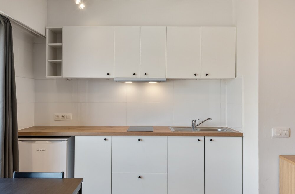 gerenoveerde-gemeubelde-en-energiezuinige-b-label-studio-met-een-balkon-te-centrum-leuven-onmiddellijk-beschikbaar-006.jpg