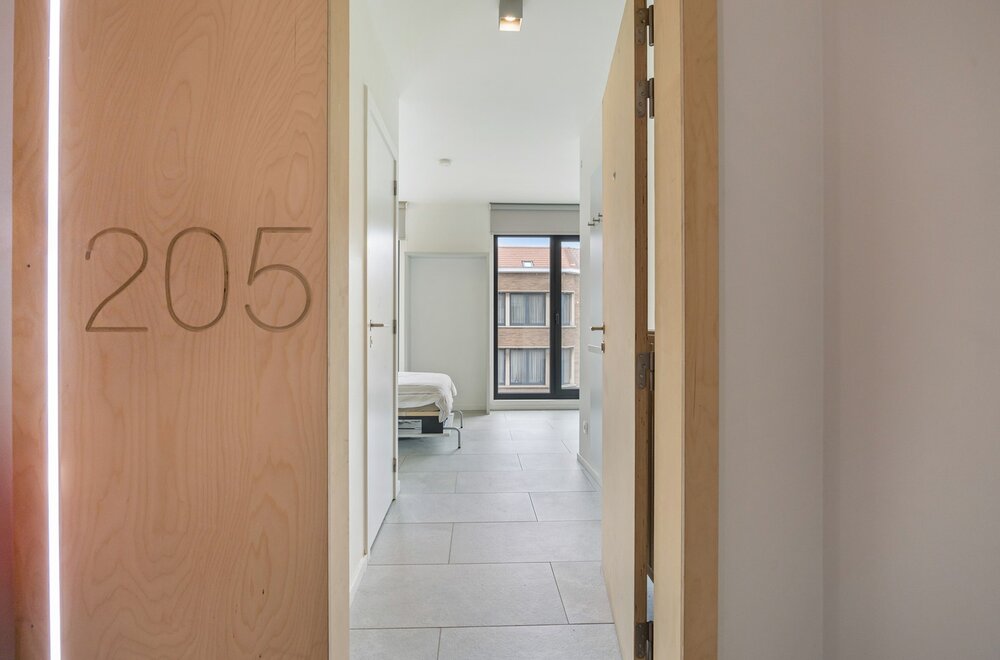 moderne-en-lichtrijke-studentenkamer-met-eigen-sanitair-nabij-het-station-te-leuven-004.jpg
