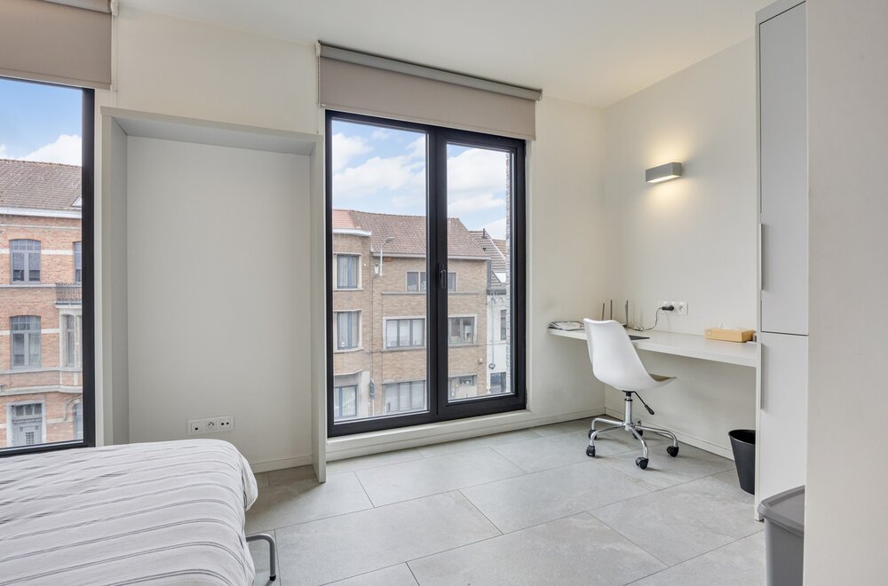 moderne-en-lichtrijke-studentenkamer-met-eigen-sanitair-nabij-het-station-te-leuven-006.jpg