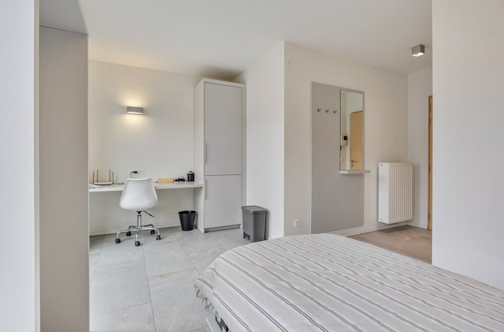 moderne-en-lichtrijke-studentenkamer-met-eigen-sanitair-nabij-het-station-te-leuven-008.jpg
