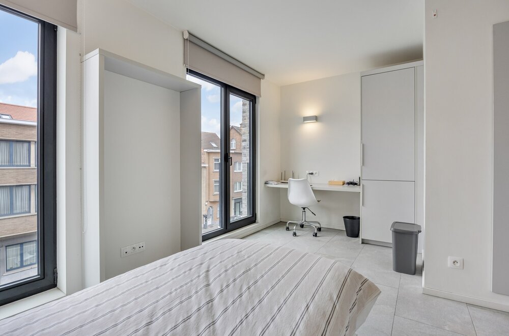 moderne-en-lichtrijke-studentenkamer-met-eigen-sanitair-nabij-het-station-te-leuven-009.jpg