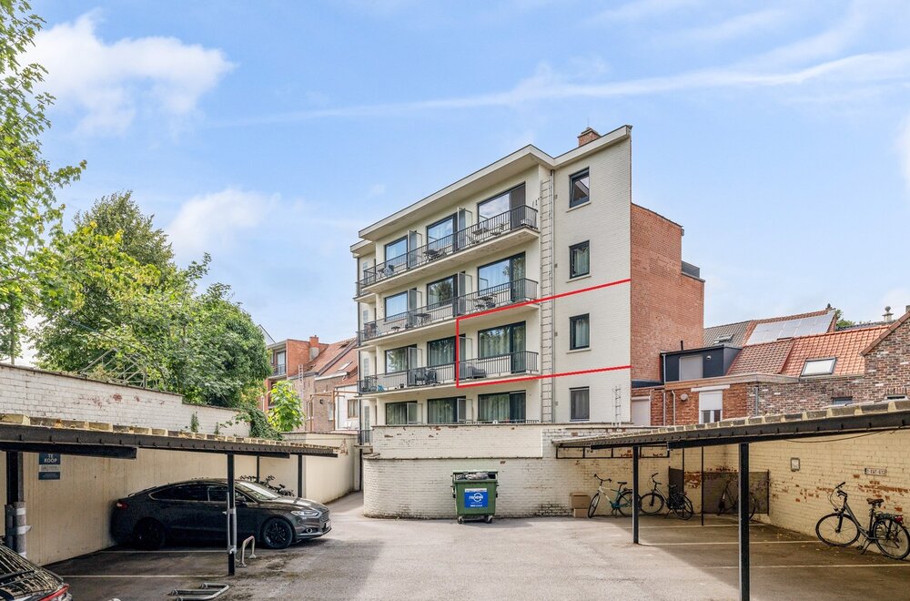 prachtig-gerenoveerde-en-gemeubelde-studio-met-een-terras-een-kelder-en-een-autostaanplaats-nabij-het-uz-gasthuisberg-te-centrum-leuven-002.jpg