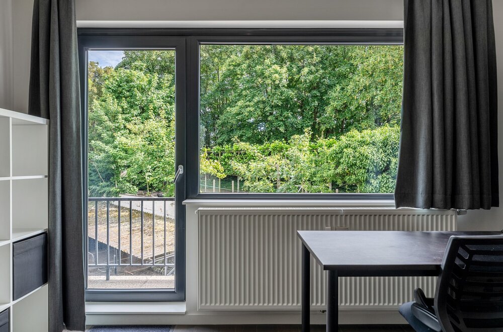 prachtig-gerenoveerde-en-gemeubelde-studio-met-een-terras-een-kelder-en-een-autostaanplaats-nabij-het-uz-gasthuisberg-te-centrum-leuven-008.jpg