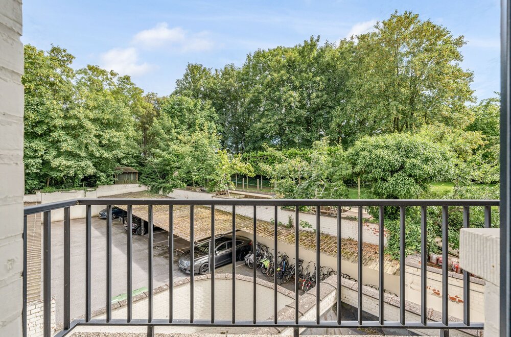 prachtig-gerenoveerde-en-gemeubelde-studio-met-een-terras-een-kelder-en-een-autostaanplaats-nabij-het-uz-gasthuisberg-te-centrum-leuven-009.jpg