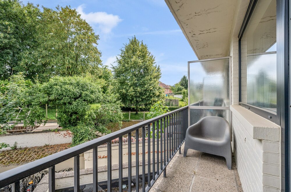 prachtig-gerenoveerde-en-gemeubelde-studio-met-een-terras-een-kelder-en-een-autostaanplaats-nabij-het-uz-gasthuisberg-te-centrum-leuven-010.jpg