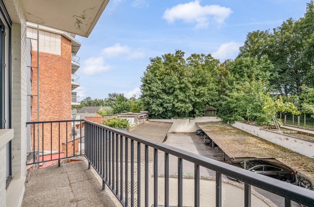 prachtig-gerenoveerde-en-gemeubelde-studio-met-een-terras-een-kelder-en-een-autostaanplaats-nabij-het-uz-gasthuisberg-te-centrum-leuven-011.jpg