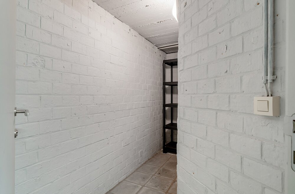 prachtig-gerenoveerde-en-gemeubelde-studio-met-een-terras-een-kelder-en-een-autostaanplaats-nabij-het-uz-gasthuisberg-te-centrum-leuven-016.jpg