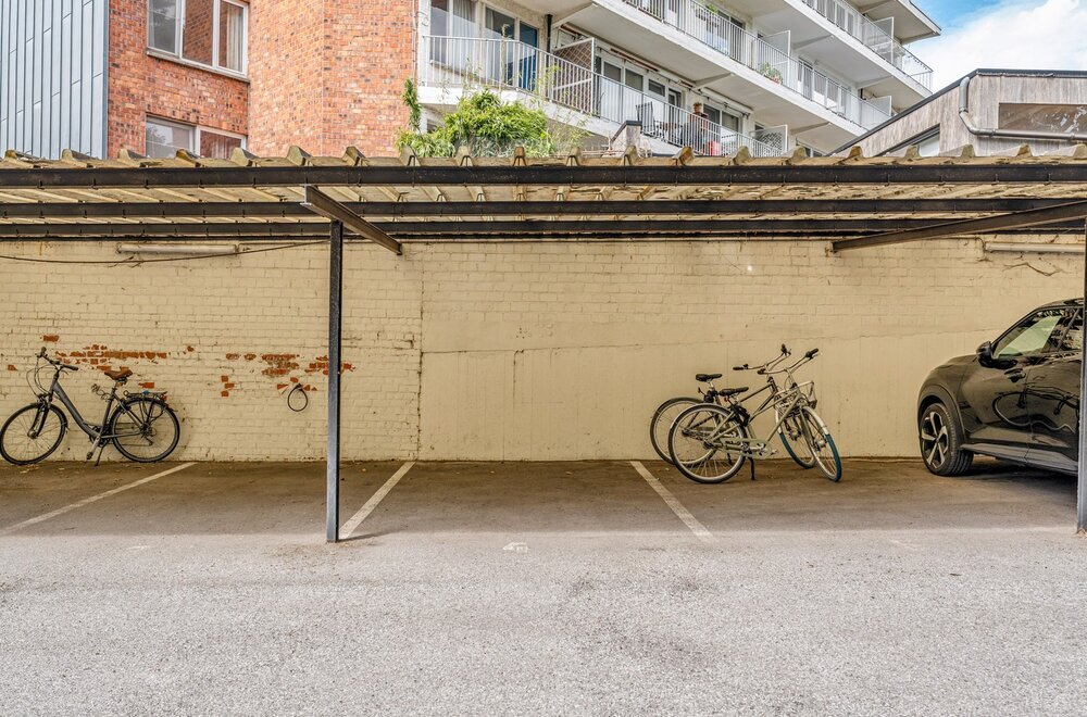 prachtig-gerenoveerde-en-gemeubelde-studio-met-een-terras-een-kelder-en-een-autostaanplaats-nabij-het-uz-gasthuisberg-te-centrum-leuven-018.jpg