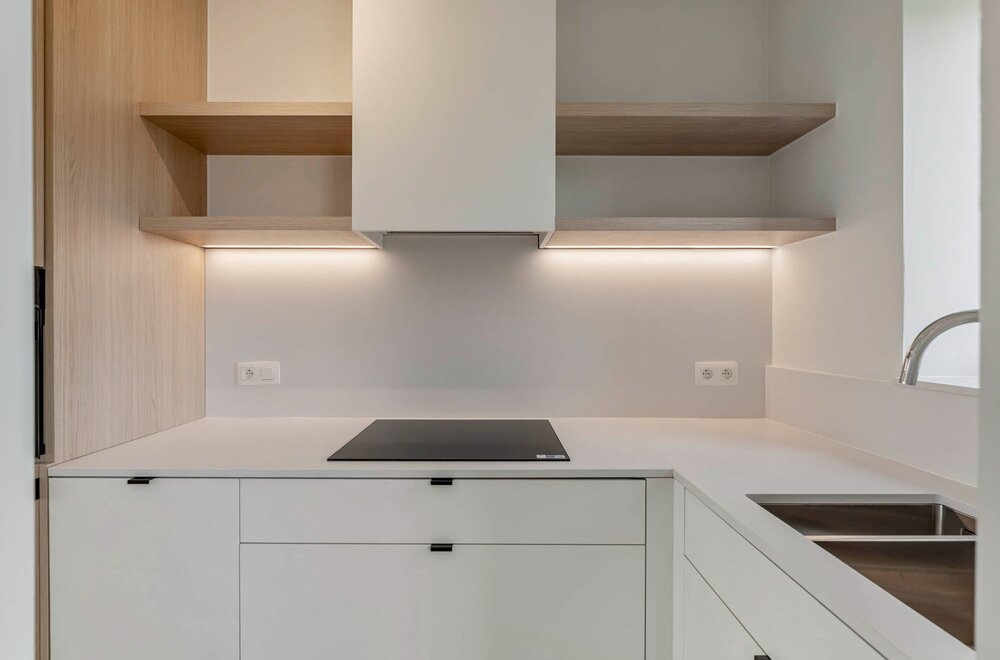 totaalrenovatie-centraal-gelegen-en-hoogwaardig-afgewerkt-appartement-met-1-slaapkamer-en-een-terras-te-leuven-003.jpg