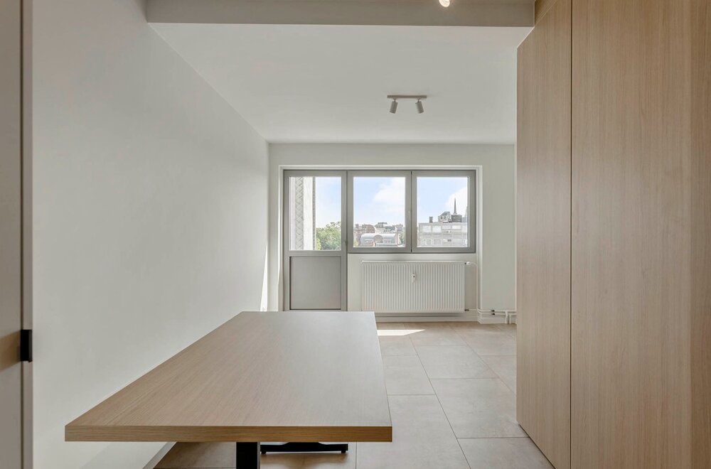 totaalrenovatie-centraal-gelegen-en-hoogwaardig-afgewerkt-appartement-met-1-slaapkamer-en-een-terras-te-leuven-006.jpg