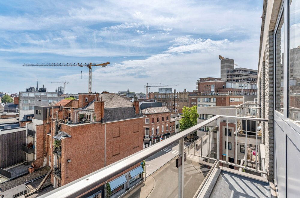 totaalrenovatie-centraal-gelegen-en-hoogwaardig-afgewerkt-appartement-met-1-slaapkamer-en-een-terras-te-leuven-008.jpg